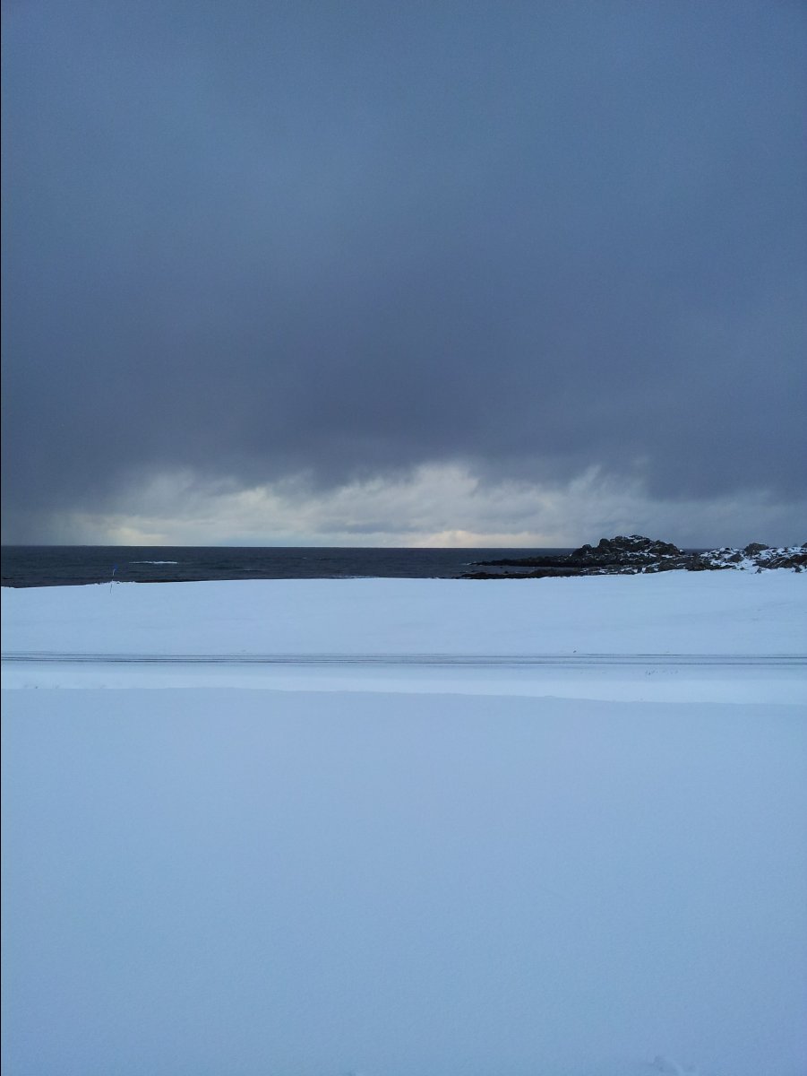 Hov - Northern Light Base Camp01